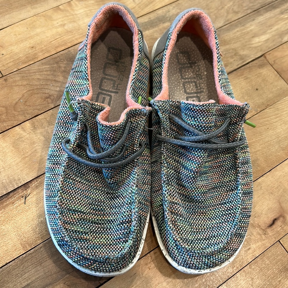 Ladies sz 6 Hey Dude Wendy Sox Peacock Pink